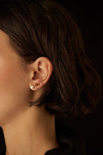Load image into Gallery viewer, MONO PERLA BAGUETTE CITRINE EARRINGS