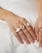 Load image into Gallery viewer, CAMEO DINO RING