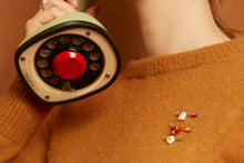 Load image into Gallery viewer, ARPITA MINI DAISY BROOCH