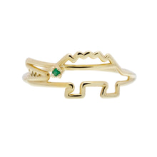 Load image into Gallery viewer, Gold crocodrile shaped ring with a small emerald