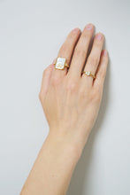 Load image into Gallery viewer, CAMEO PERLA CASITA RING