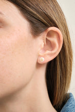 Load image into Gallery viewer, MINI BOLD FANTASMA PERLA EARRINGS
