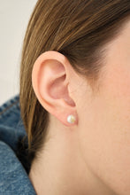 Load image into Gallery viewer, MINI BOLD CONEJITO PERLA EARRINGS
