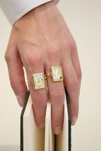 Load image into Gallery viewer, CAMEO PERLA CONEJITO RING
